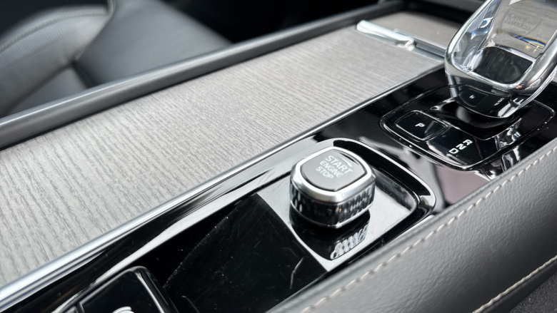 Volvo XC90 2.0 B5P [250] Ultra Dark 5dr AWD Geartronic Petrol Estate